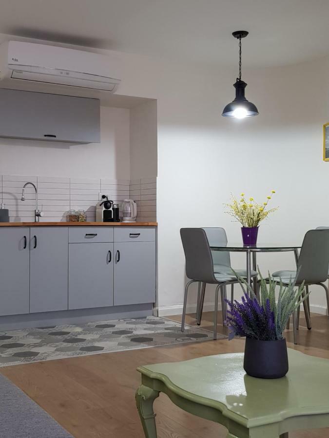 Stylish With A Patio Close To The Apartment