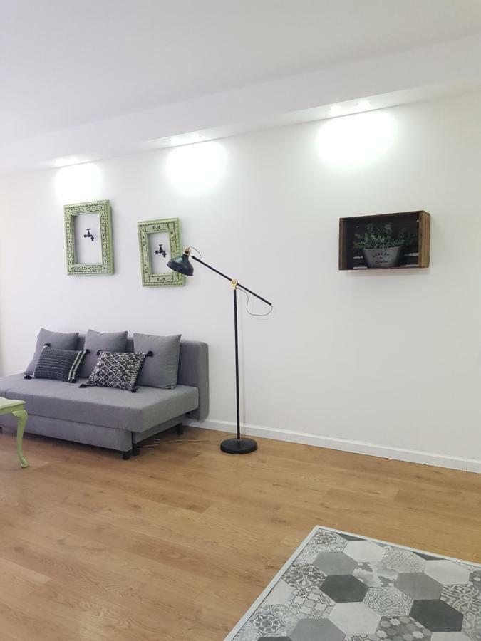 Stylish With A Patio Close To The Apartment